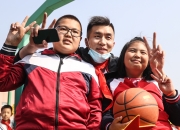 九游娱乐-NBA球员展示球技，与中国球迷分享篮球热情